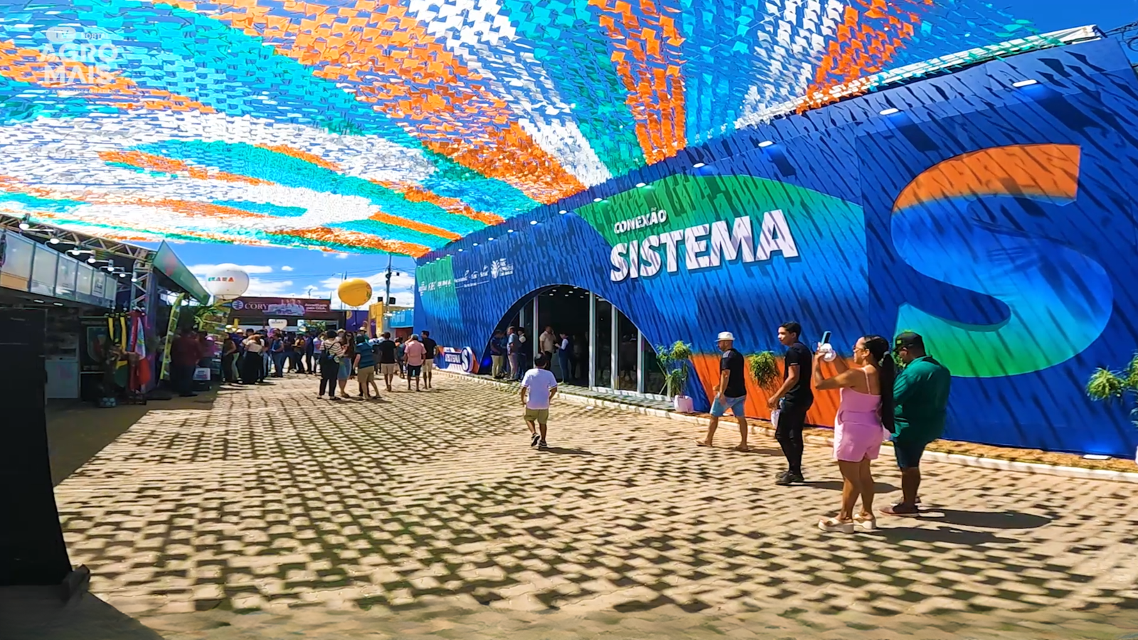 Estande do Sistema S durante a Expocrato 2025, reunindo SEBRAE, SENAR e FAEC