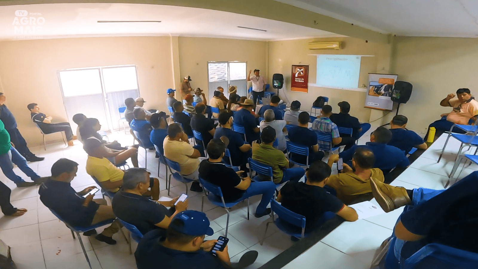 Produtores reunidos em Morada Nova durante o EPROCEEE para debater soluções e união no campo