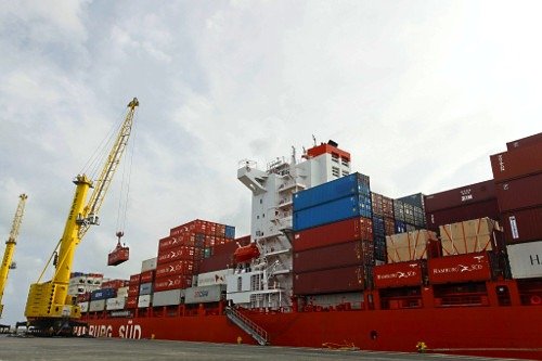 Navio cargueiro representa o crescimento da balança comercial do Brasil em 2025