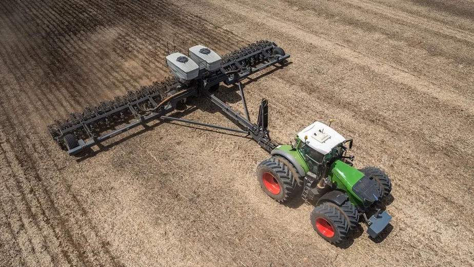 Projeção de queda nas vendas reflete crédito difícil e pressão sobre custos no campo.