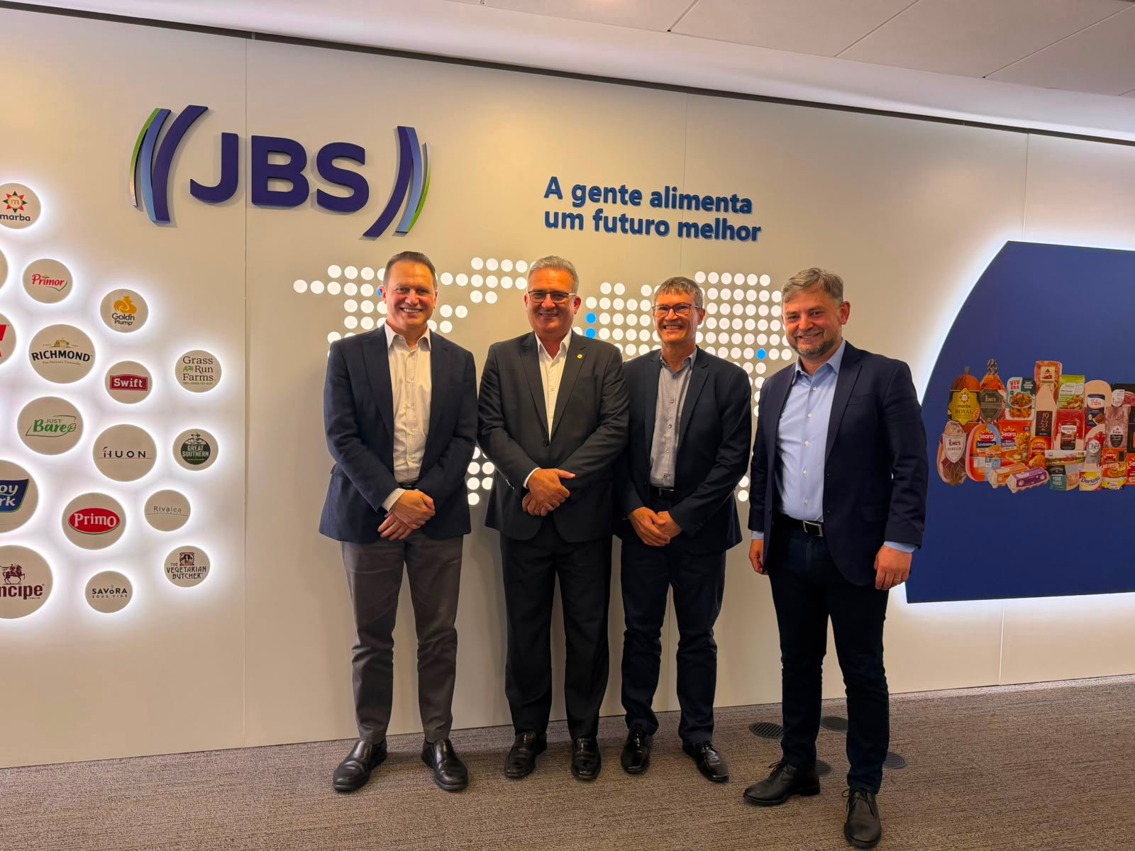 Ceará discute possíveis investimentos da JBS em proteína animal