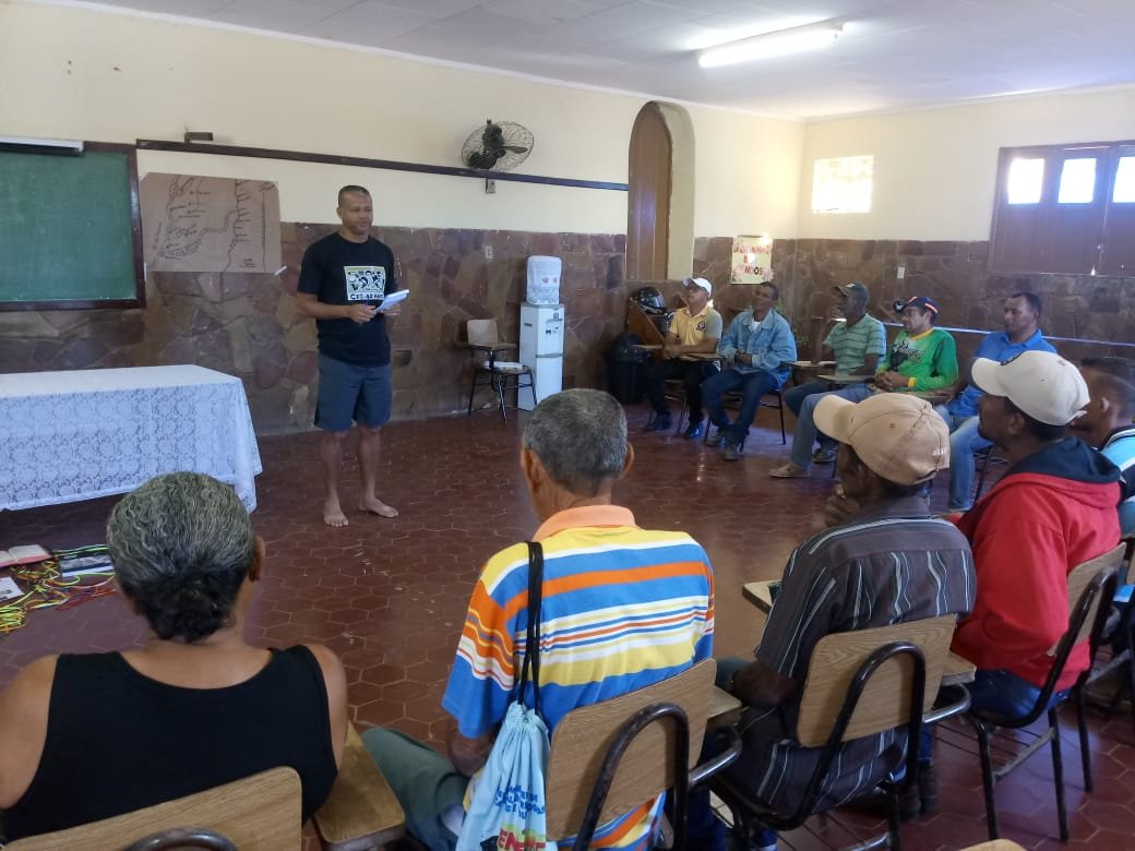 Treinamento de manejo da irrigação em comunidade rural da Bahia