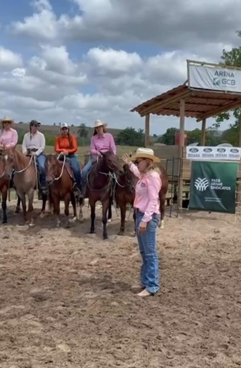Curso de Ranch Sorting reúne homens e mulheres na Bahia