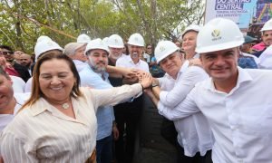 Trabalhadores e máquinas iniciam a obra do Porto Seco José Dias de Macêdo