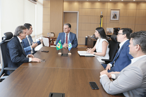Ministro Carlos Fávaro e lideranças cearenses discutem vacinação e expansão da Embrapa.