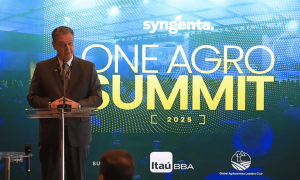  Carlos Fávaro anuncia safra recorde brasileira e abertura de 345 novos mercados.