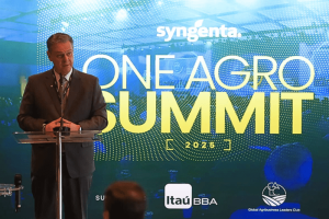 Ministro Fávaro durante fala sobre a safra recorde brasileira.