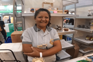 produtora rural de Quixadá vendendo na feira do Sebrae