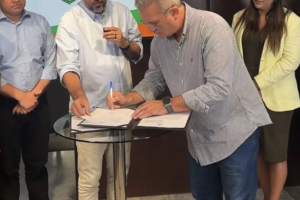 Governador Elmano Anuncia Iniciativas para Beneficiar 2 Mil Pequenos Produtores