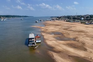 Transporte hidroviário de grãos sujeito ao nível dos rios