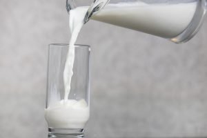 CNA solicita investigação sobre possível dumping de leite argentino