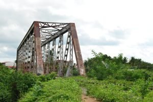 Ponte ferroviária tradicional de Crateús, um dos marcos estruturais da região.