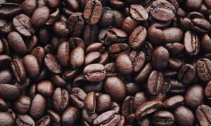 Desafios no Mercado de Feijão: Estoques Altos Impactam o Setor