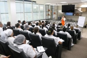 Seduc promove curso de formação básica em cozinha para manipuladores de alimentos das escolas públicas estaduais