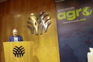 Presidente da CNA, João Martins, durante abertura do Benchmark Agro 2025 em Brasília