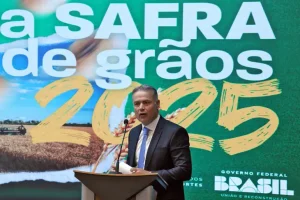 Mapa logístico do Brasil destacando investimentos no agronegócio para escoamento da safra 2024/2025.