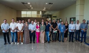 Prefeitos e representantes da SDE no lançamento do consórcio