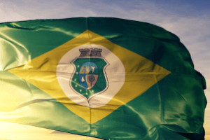 Colheitadeira em lavoura representa força do agro no PIB do Ceará.
