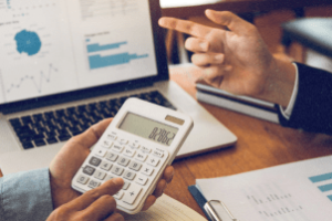 Se sua gestão financeira apresenta esses sinais, você precisa de um especialista urgentemente