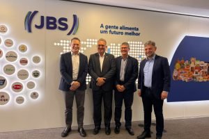 Ceará discute possíveis investimentos da JBS em proteína animal