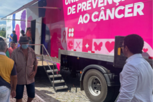 Unidade Móvel de Prevenção ao Câncer oferecendo exames em Morada Nova