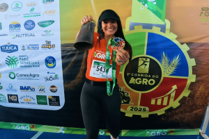 A ultramaratonista Cândida Regis foi destaque da segunda edição da Corrida do Agro, em Limoeiro do Norte (CE). Foto: Portal AgroMais